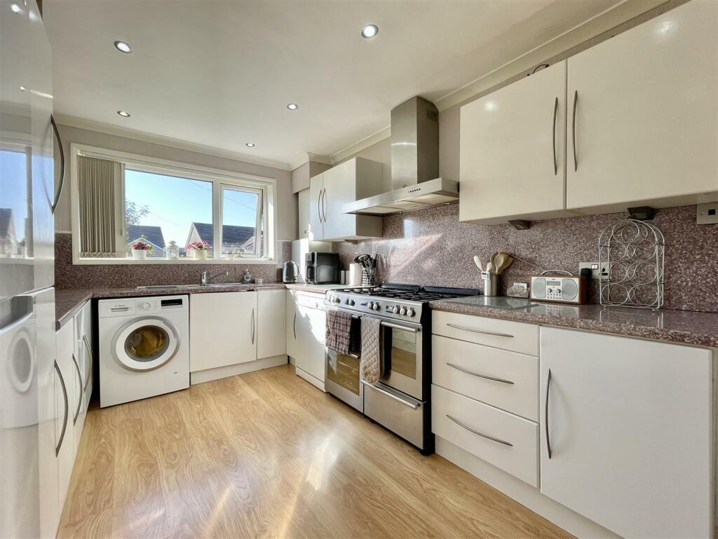 Additional property image - Moor Close Road, Queensbury, Bradford