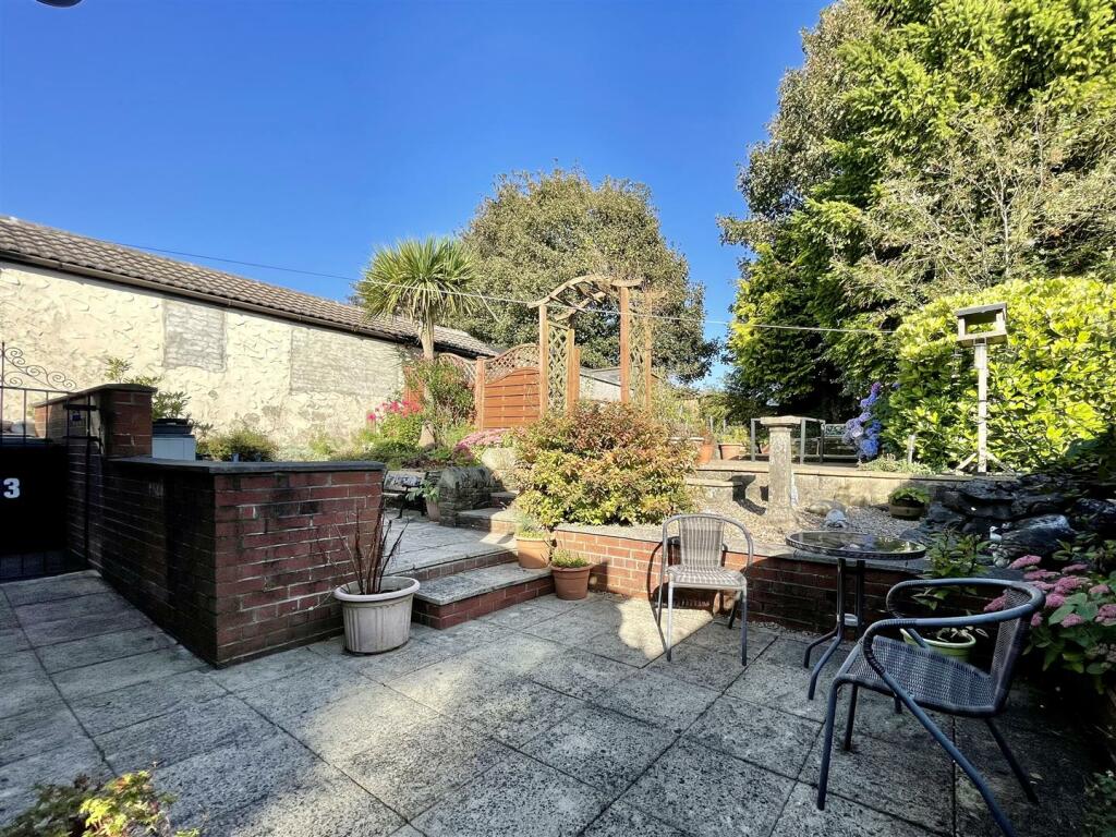 Additional property image - Moor Close Road, Queensbury, Bradford