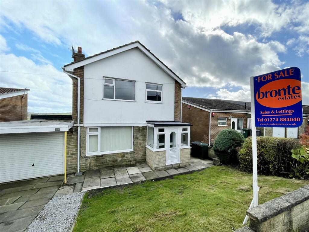 3 bedroom detached house for sale in Sapgate Lane, Thornton, Bradford, BD13