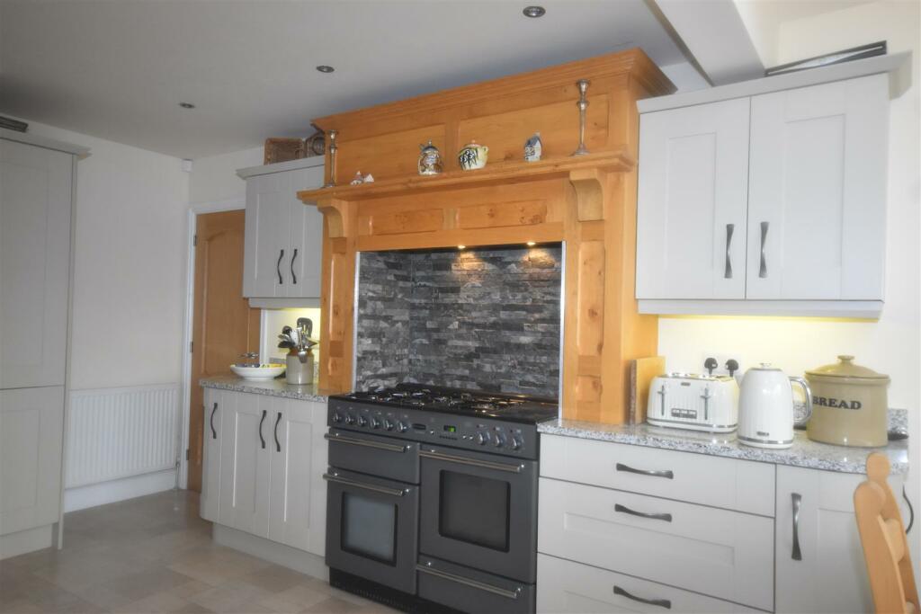 Additional property image - Thorn Drive, Queensbury, Bradford