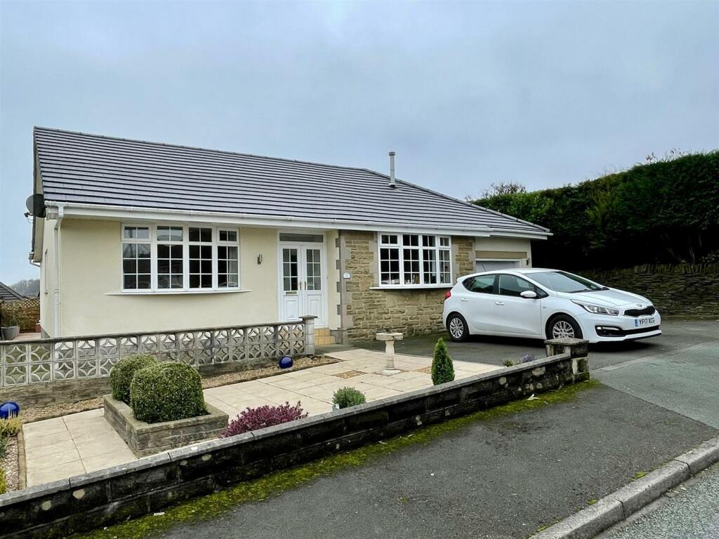Additional property image - Thorn Drive, Queensbury, Bradford