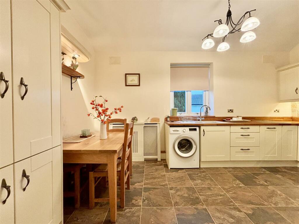 Additional property image - Highgate Road, Clayton Heights, Bradford