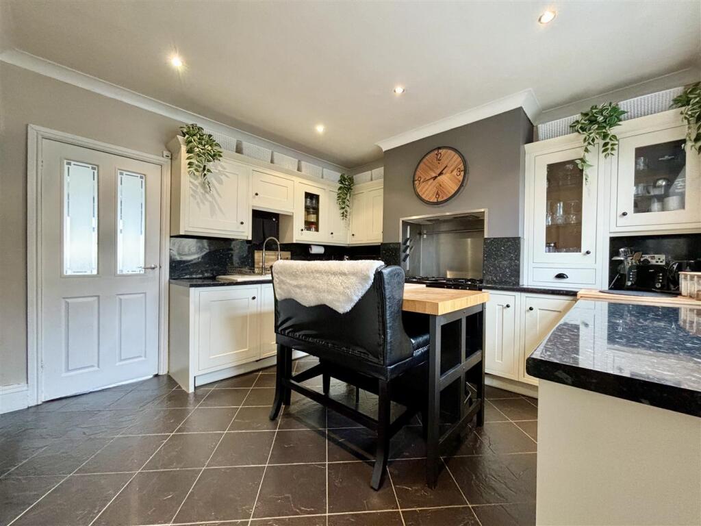 Additional property image - Roper Lane, Queensbury, Bradford