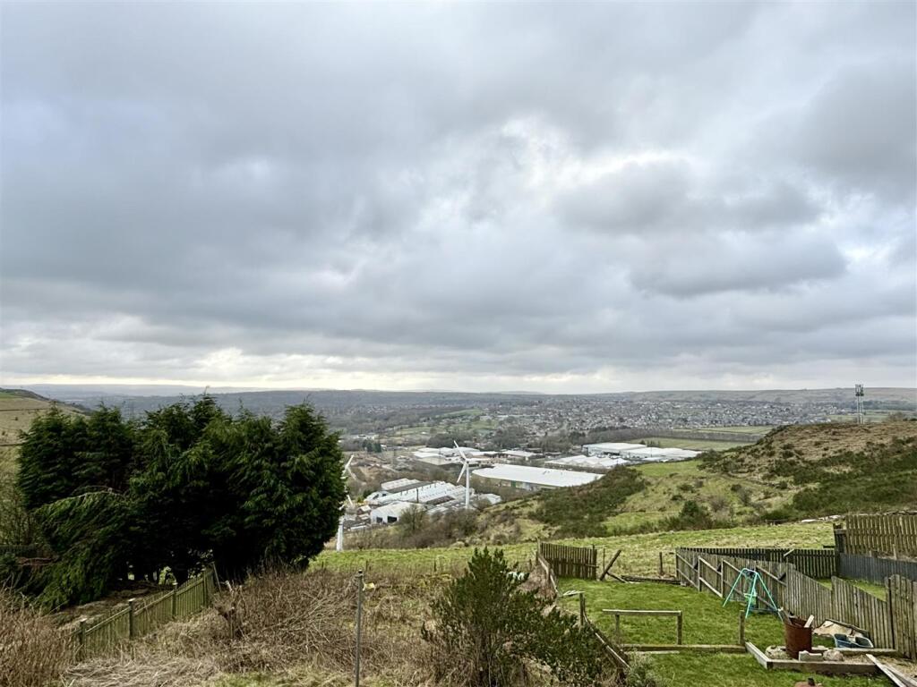 Additional property image - Roper Lane, Queensbury, Bradford