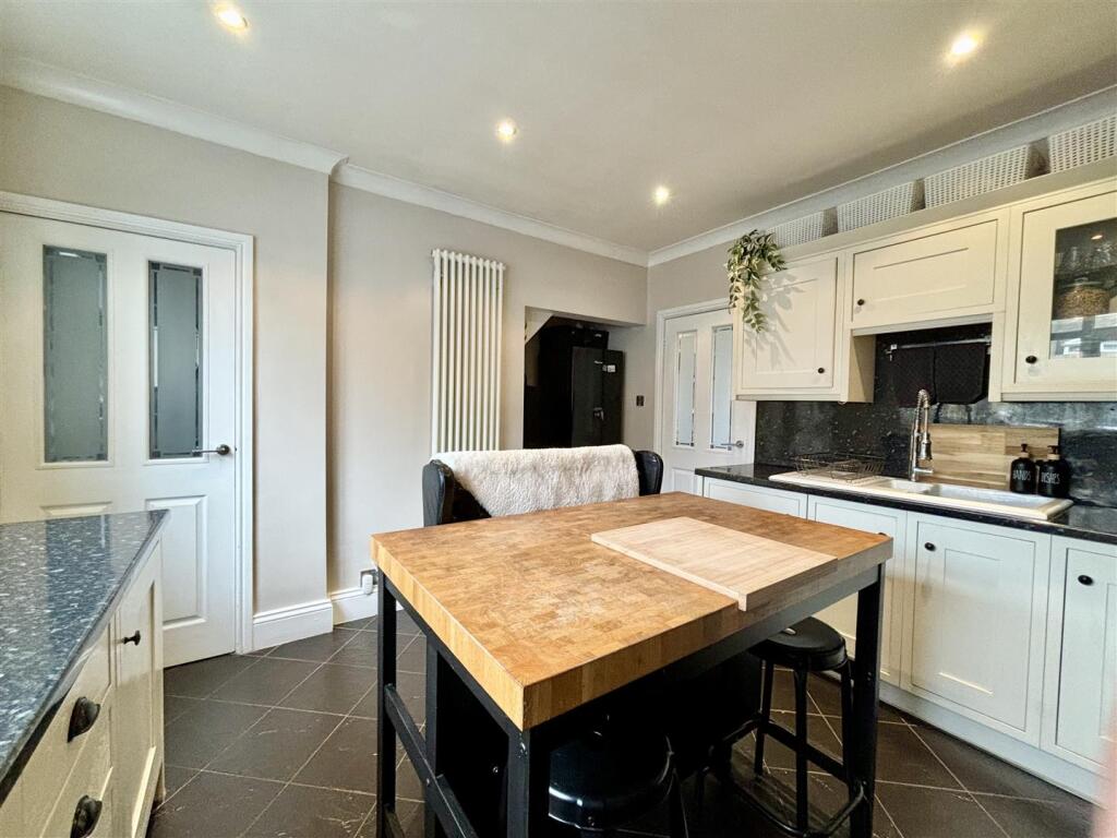 Additional property image - Roper Lane, Queensbury, Bradford