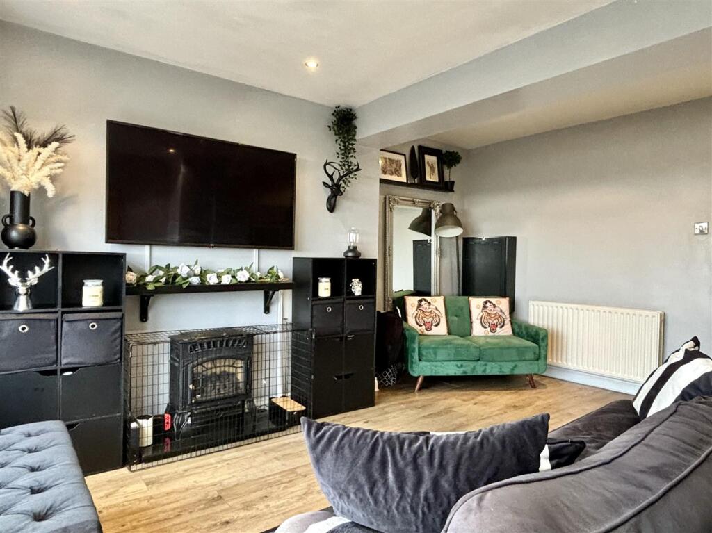 Additional property image - Roper Lane, Queensbury, Bradford