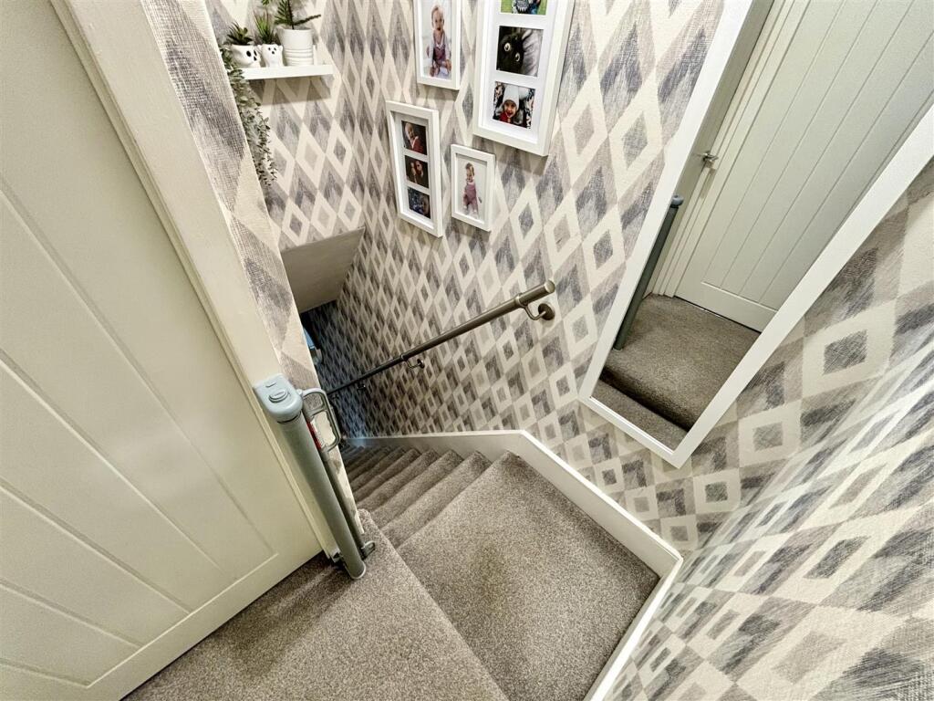 Additional property image - Roper Lane, Queensbury, Bradford