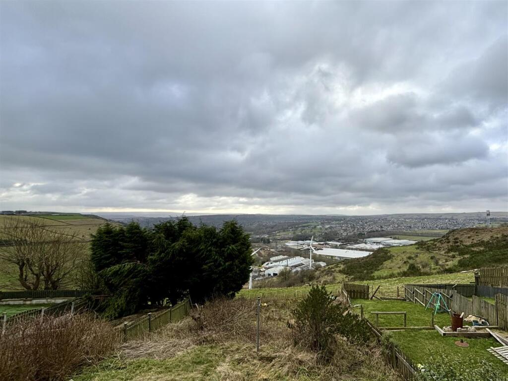 Additional property image - Roper Lane, Queensbury, Bradford