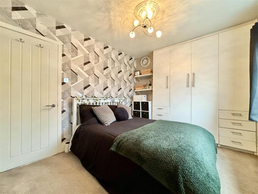 Additional property image - Roper Lane, Queensbury, Bradford