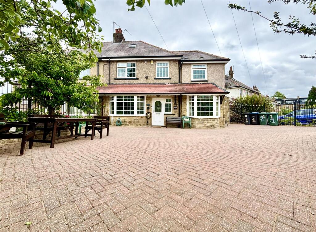 Main image of property: Como Drive, Bradford 8