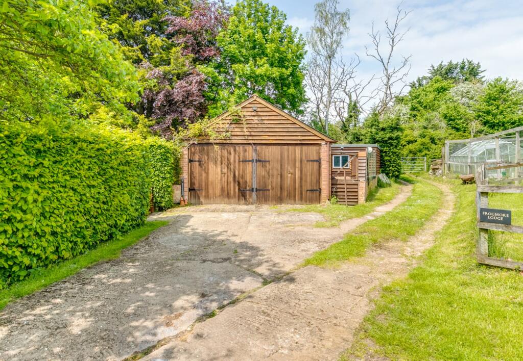 4 bedroom detached house for sale in Walkern Road, Watton At Stone