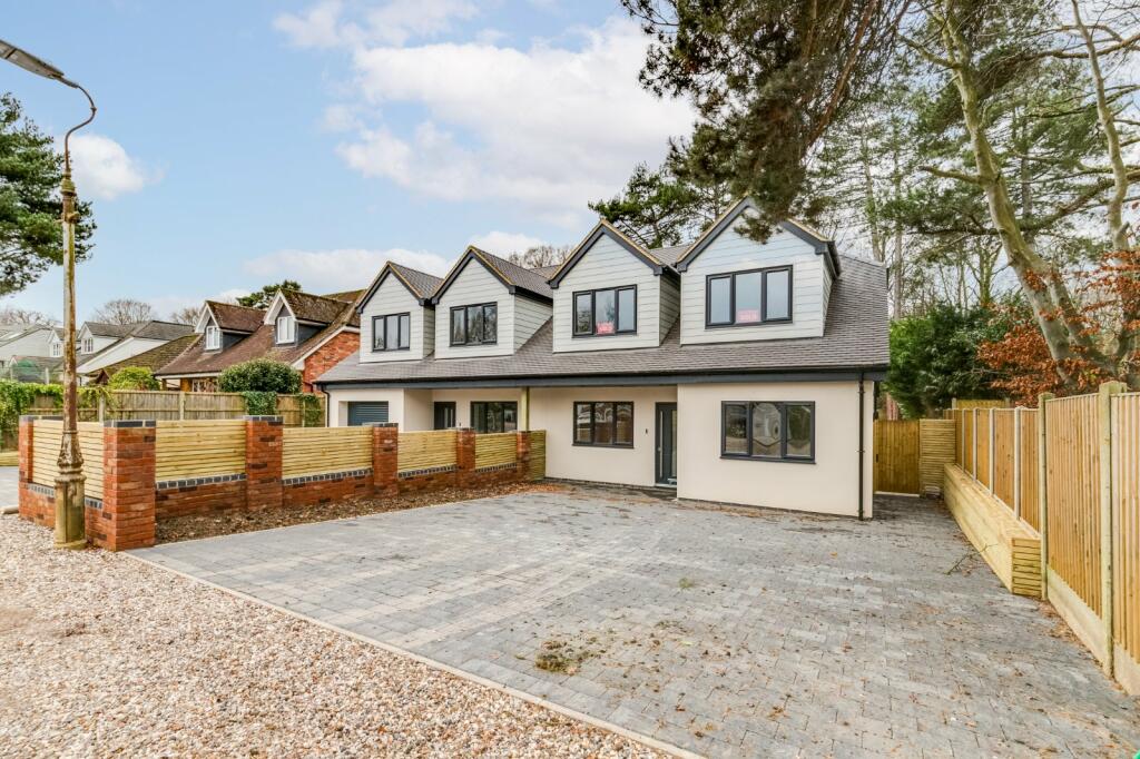 4 bedroom semidetached house for sale in The Drive, Mardley Heath