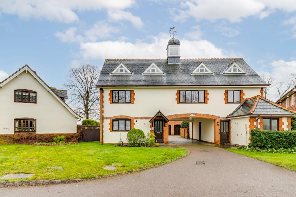 2 bedroom apartment for sale in The Green, Park Lane, Old Knebworth, Hertfordshire, SG3