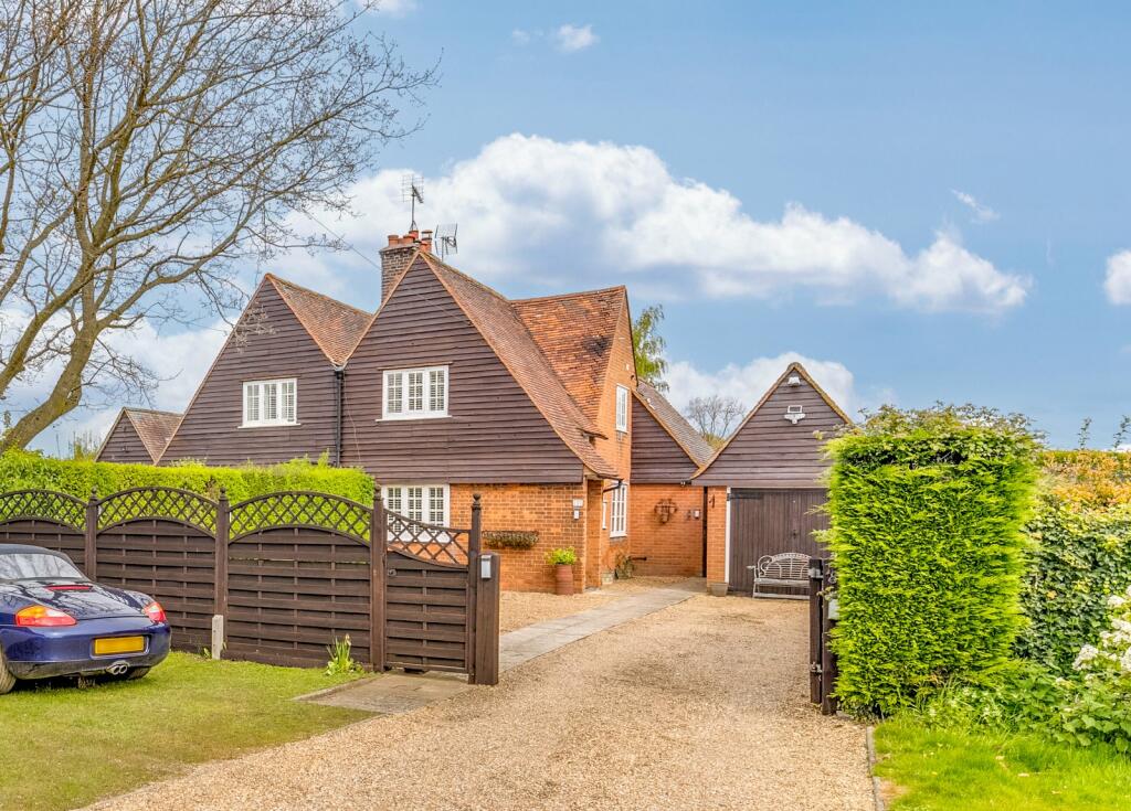 3 bedroom semidetached house for sale in Park Lane, Old Knebworth