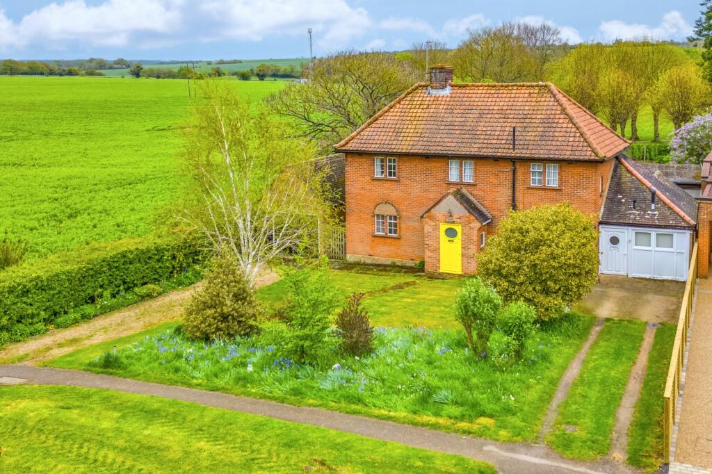 4 bedroom detached house for sale in Oakfields Road, Knebworth