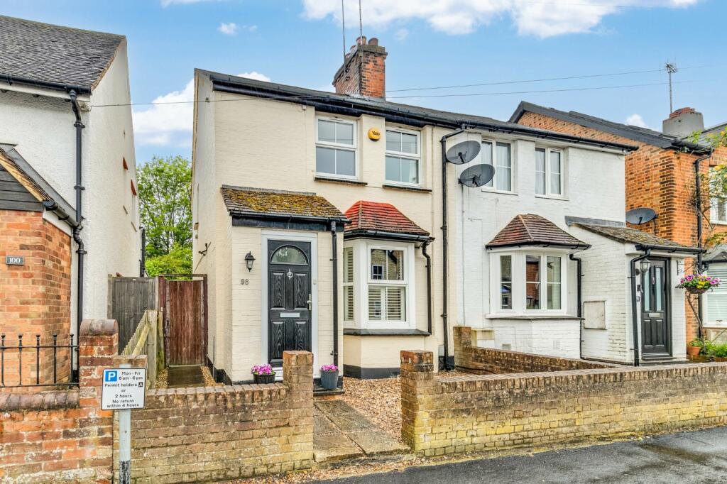 2 bedroom semidetached house for sale in Pondcroft Road, Knebworth