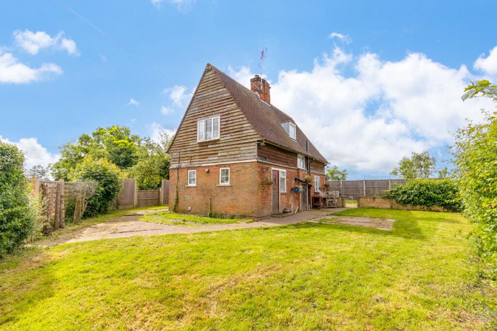 3 bedroom detached house for sale in Park Lane, Old Knebworth, Hertfordshire, SG3