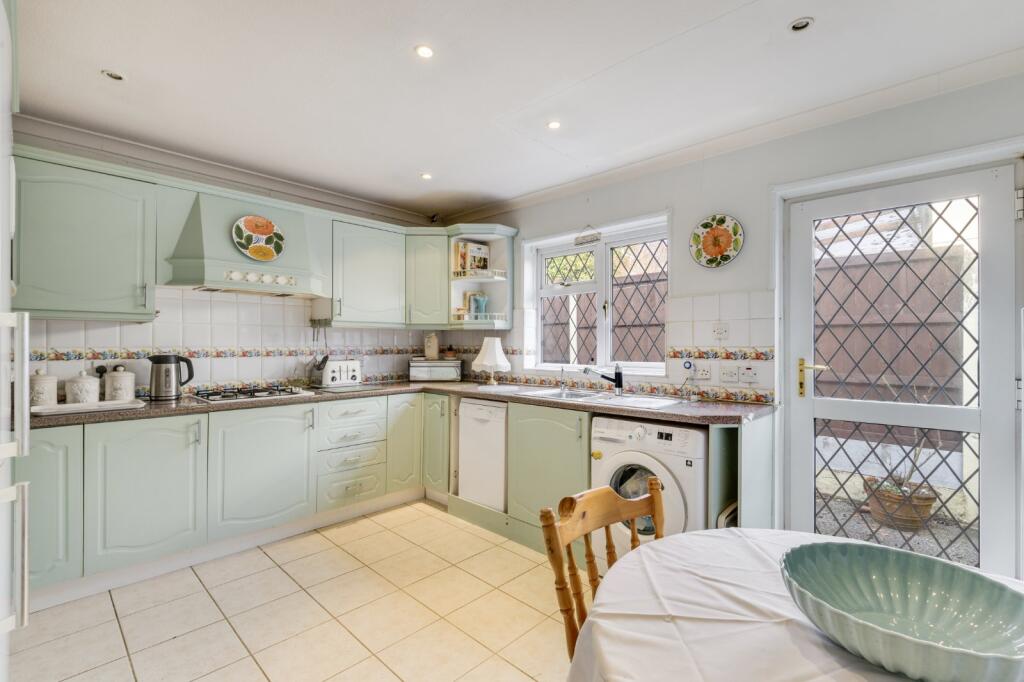 Additional property image - Dixons Hill Close, Welham Green, North Mymms, Hatfield, AL9