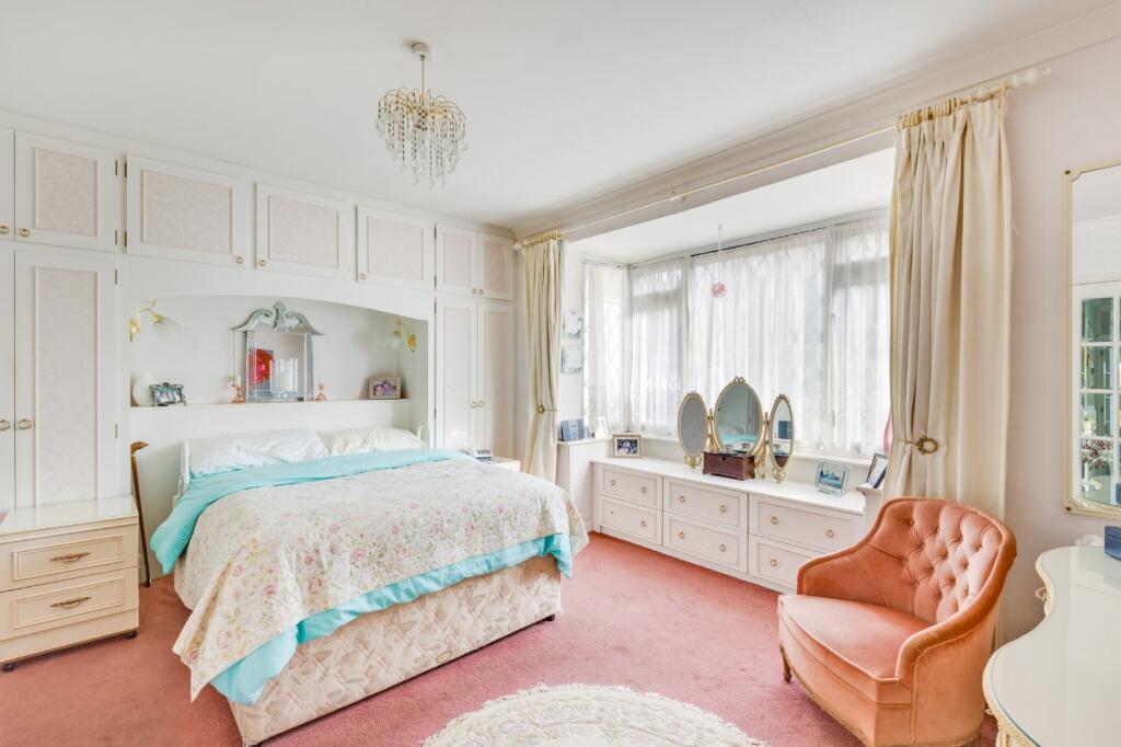 Additional property image - Dixons Hill Close, Welham Green, North Mymms, Hatfield, AL9