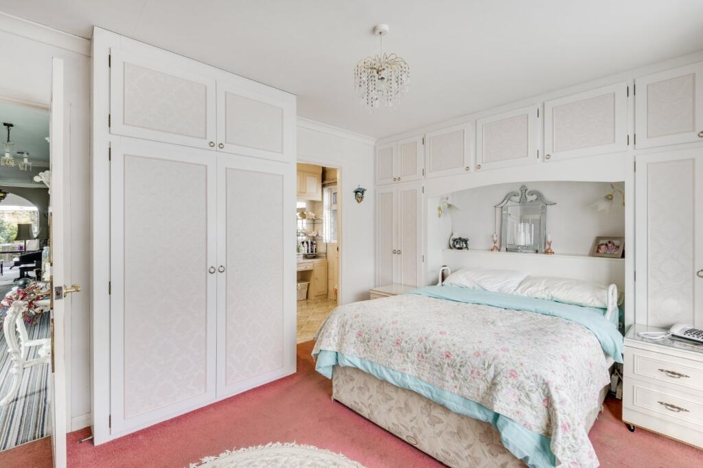 Additional property image - Dixons Hill Close, Welham Green, North Mymms, Hatfield, AL9