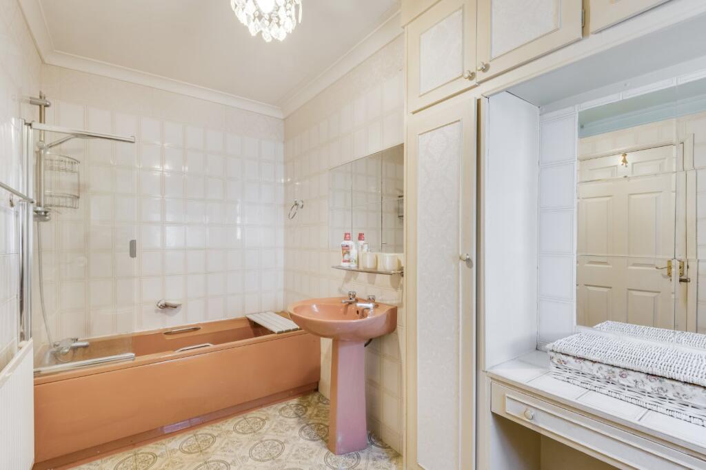 Additional property image - Dixons Hill Close, Welham Green, North Mymms, Hatfield, AL9