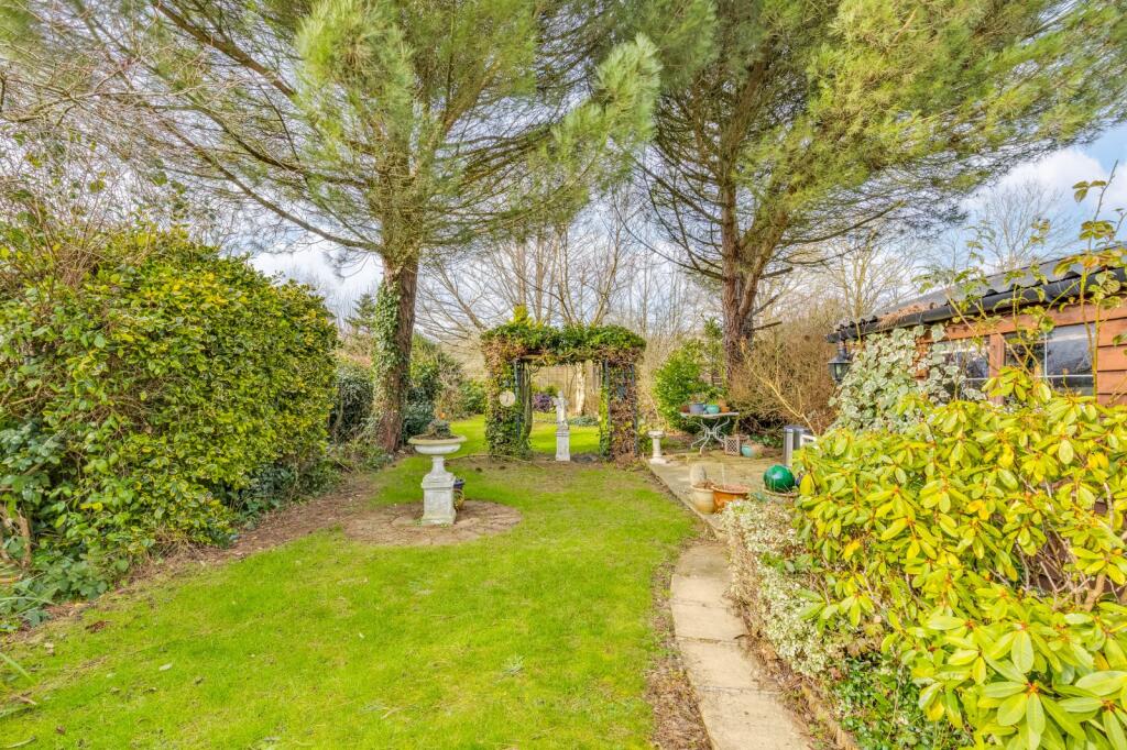 Additional property image - Dixons Hill Close, Welham Green, North Mymms, Hatfield, AL9