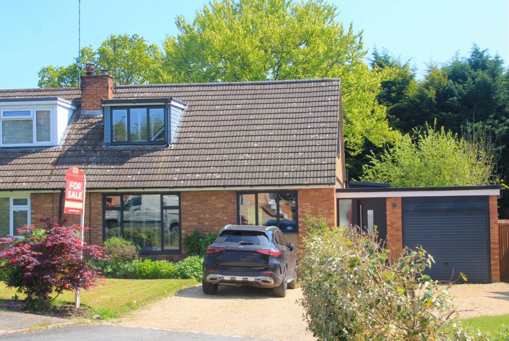 Main image of property: Hillside Way, Oaklands, Welwyn, Hertfordshire, AL6