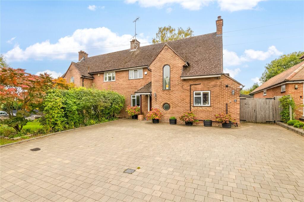 Main image of property: Canonsfield, Oaklands, Welwyn, Hertfordshire, AL6