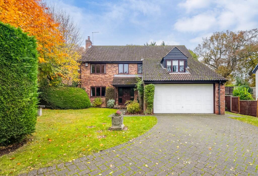 Main image of property: The Avenue, Oaklands, Welwyn, Hertfordshire, AL6