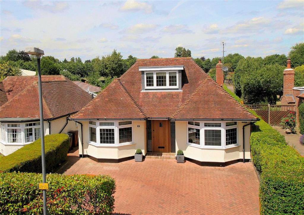 4 bedroom detached bungalow for sale in Watton Road, Knebworth SG3 6AH, SG3