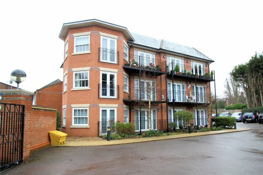 2 bedroom apartment for sale in Robert Ellis Court, St Martins Road