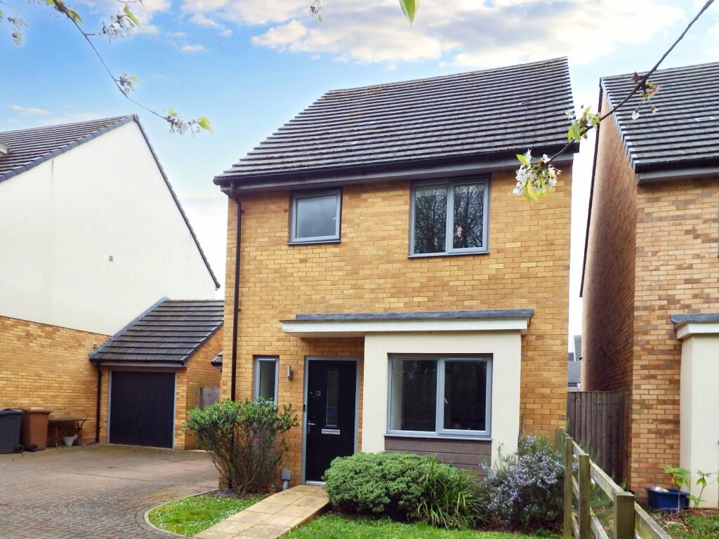 3 bedroom detached house for sale in Grayling Way, Stevenage