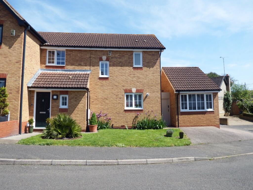 3 bedroom semidetached house for sale in Cornfields, Stevenage