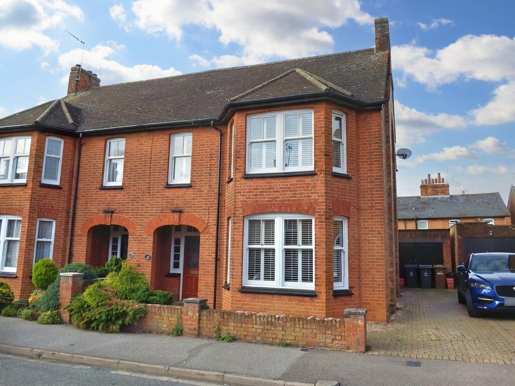 4 bedroom semidetached house for sale in Grove Road, Stevenage