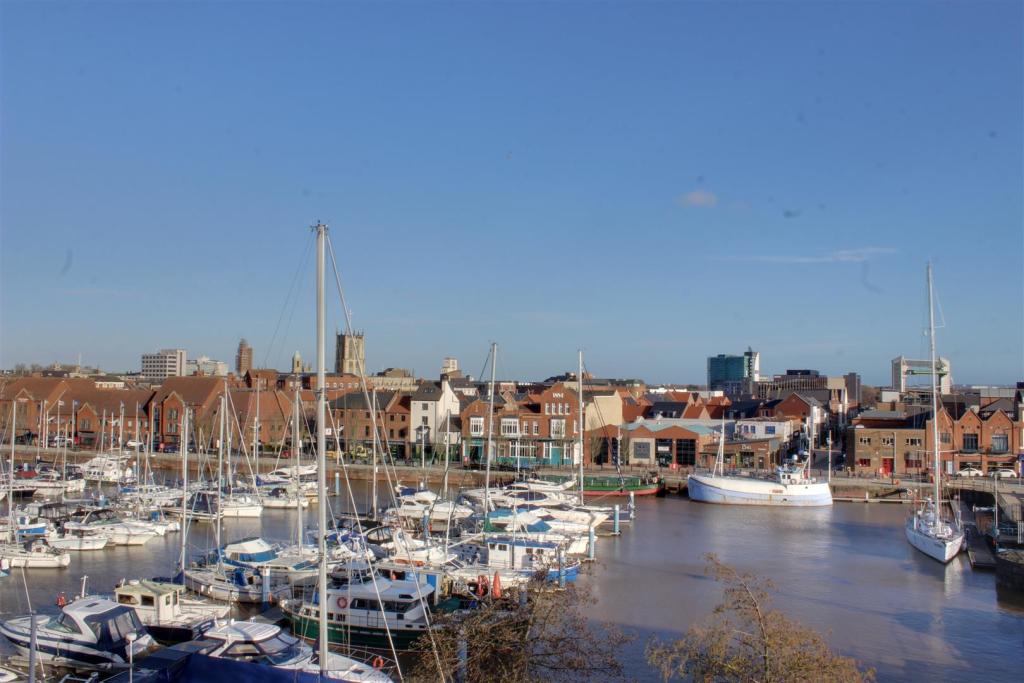 2 bedroom apartment for sale in Freedom Quay, Railway Street, Hull, HU1