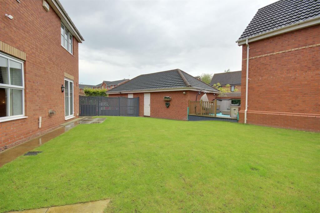 4 bedroom detached house for sale in Myrtle Way, Brough, HU15