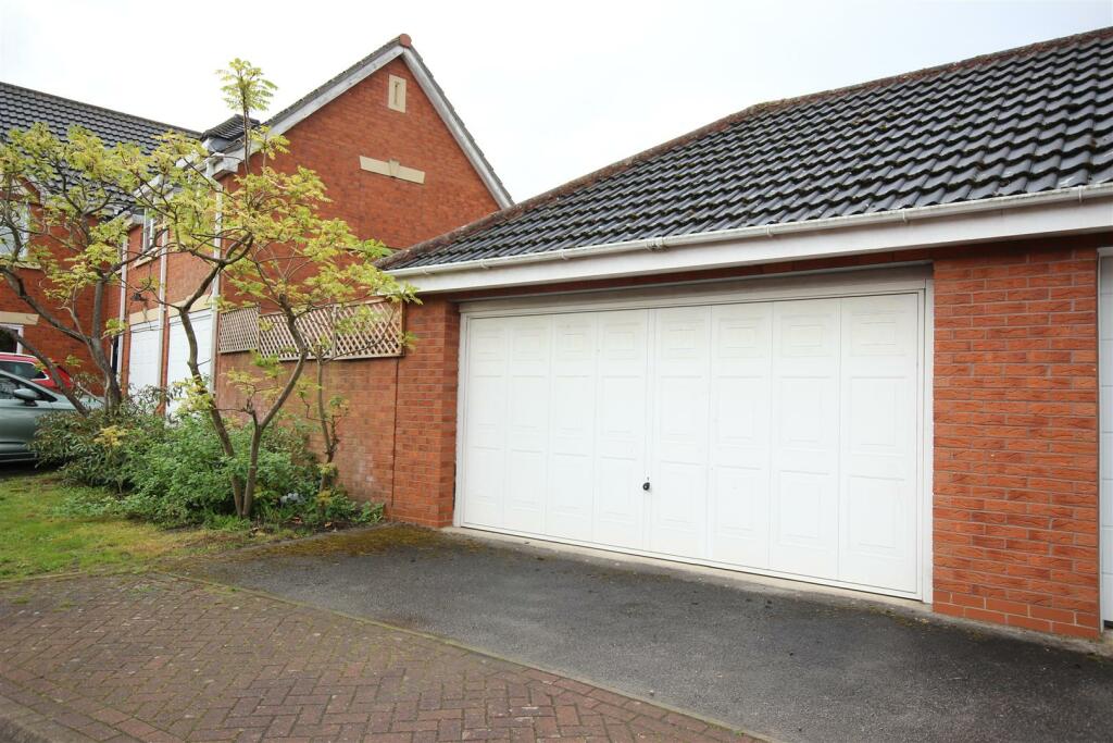 4 bedroom detached house for sale in Myrtle Way, Brough, HU15