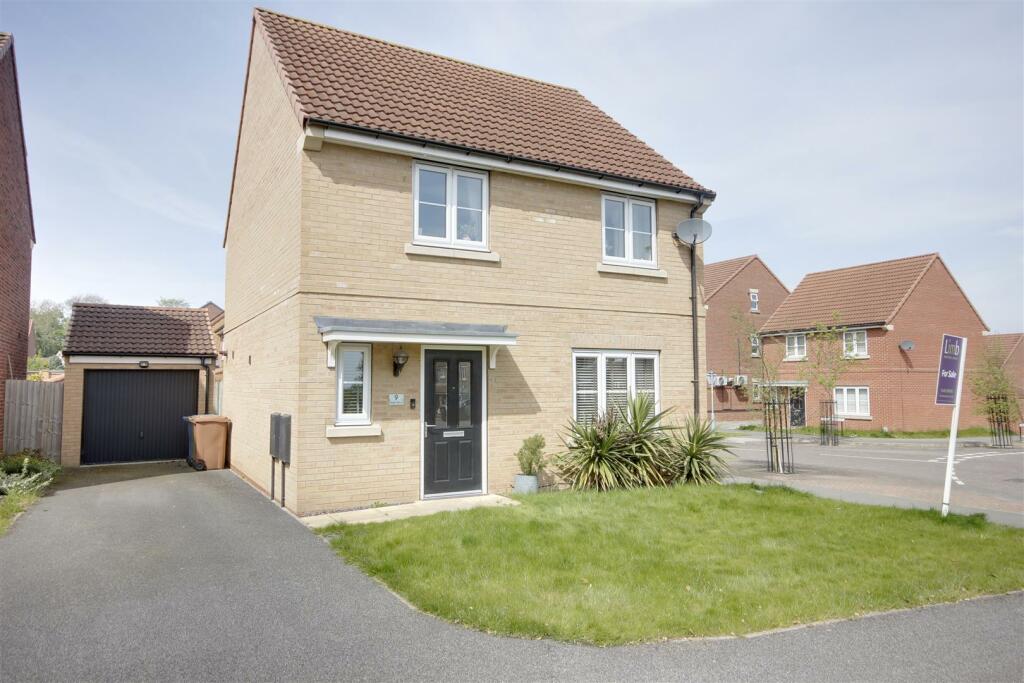 3 bedroom detached house for sale in Holly Drive, Hessle, HU13