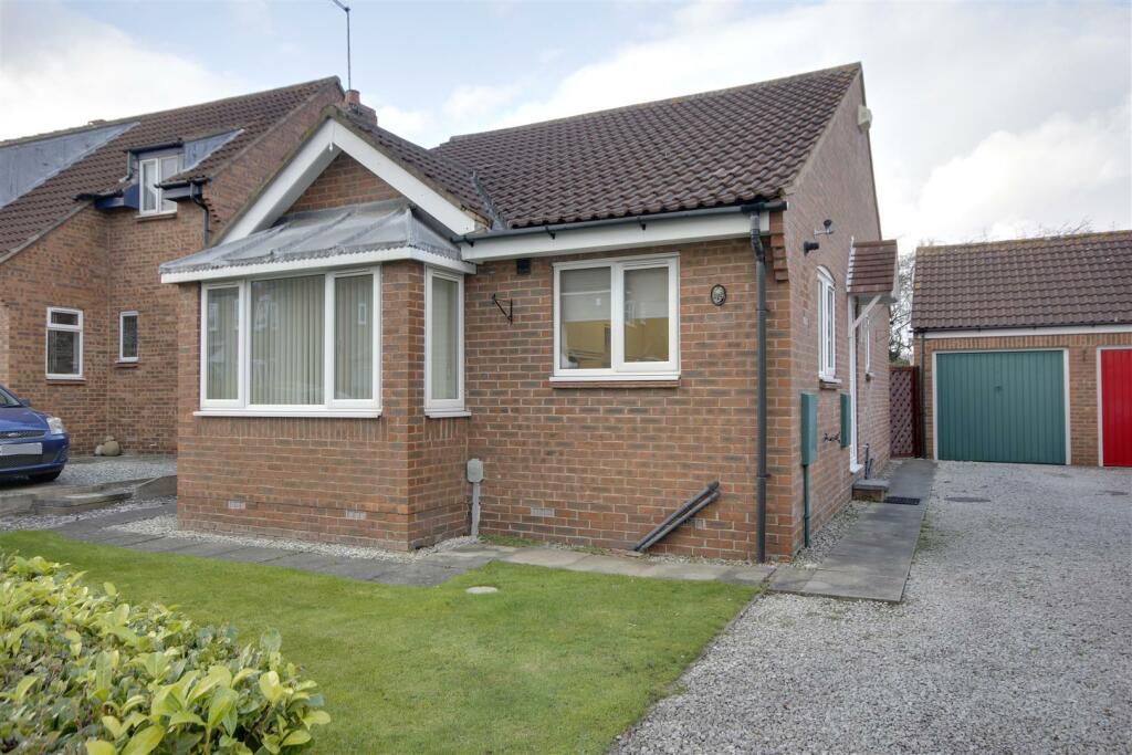 2 bedroom detached bungalow for sale in The Willows, Hessle, HU13