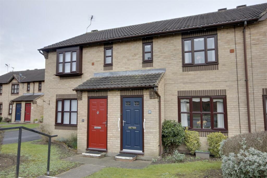 2 bedroom terraced house for sale in Centurion Way, Brough, HU15