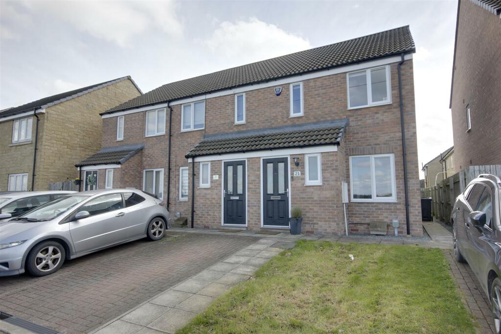 2 bedroom terraced house for sale in Hampstead Gardens, Kingswood, Hull