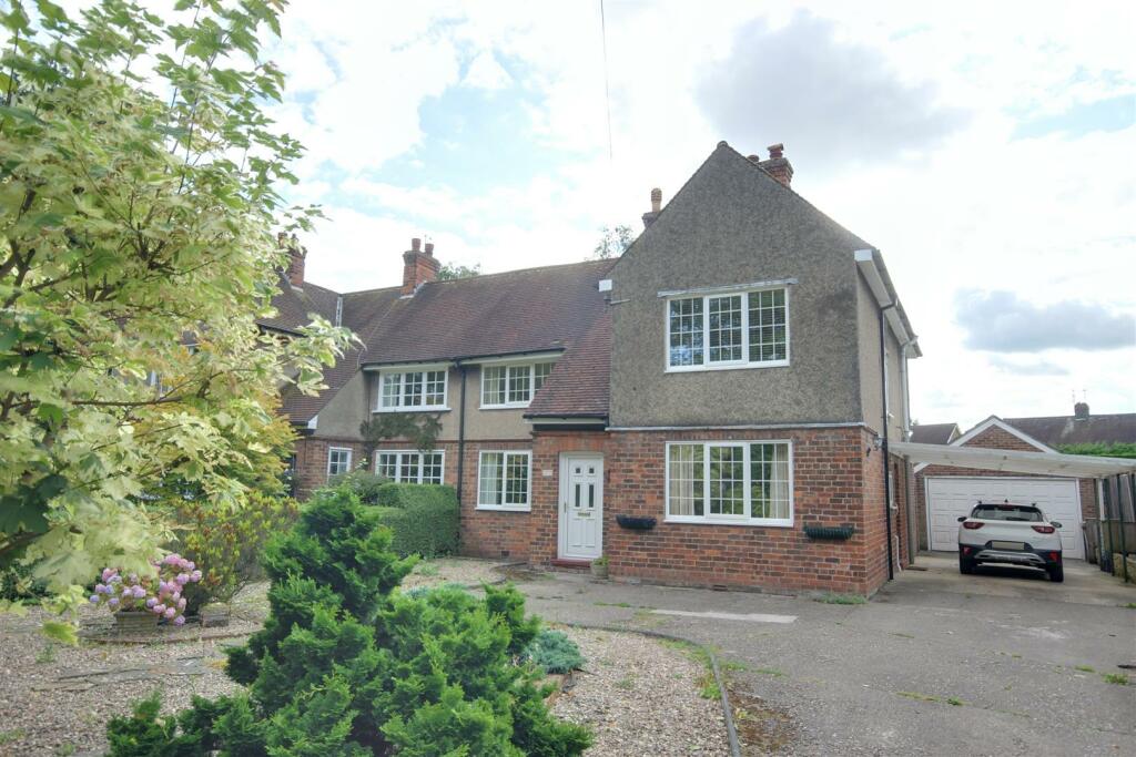 3 bedroom semidetached house for sale in Elloughton Road, Brough, HU15
