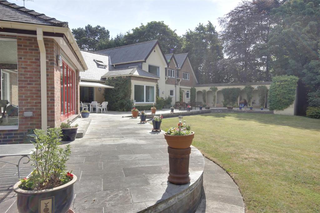 5 bedroom detached house for sale in Kemp Road, Swanland, HU14