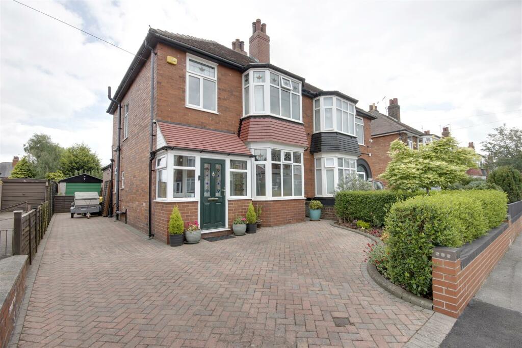 3 bedroom semi-detached house for sale in Palmer Avenue, Willerby, HU10