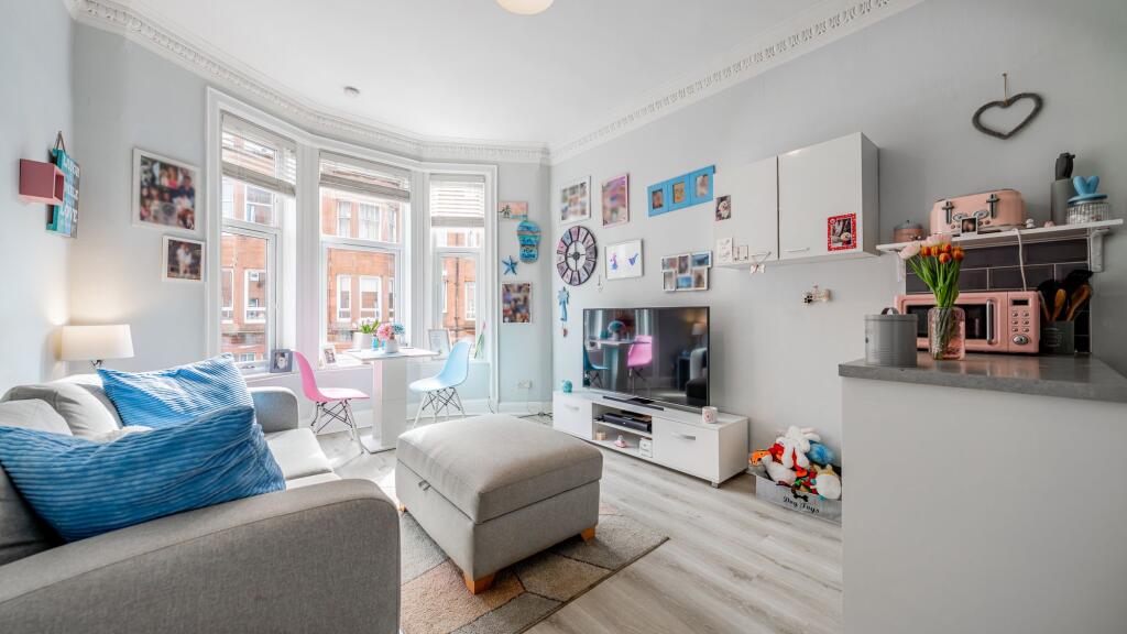 Main image of property: 6 Ettrick Place, Flat 1/2, Shawlands, Glasgow, G43 1UB