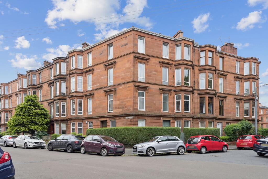 Main image of property: 8 Waverley Gardens, Flat 2/2, Shawlands, Glasgow, G41 2EG