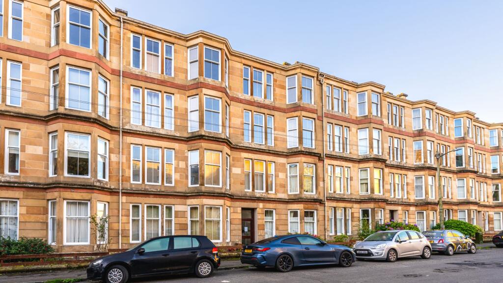 Main image of property: 116 Cumming Drive, Flat 1/2, Mount Florida, Glasgow, G42 9BW