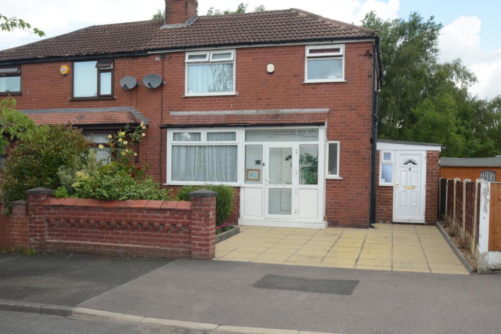 3 bedroom semidetached house for sale in Oakfield Avenue, Droylsden, M43