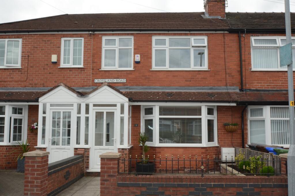 3 bedroom end of terrace house for sale in Crossland Road, Droylsden, M43