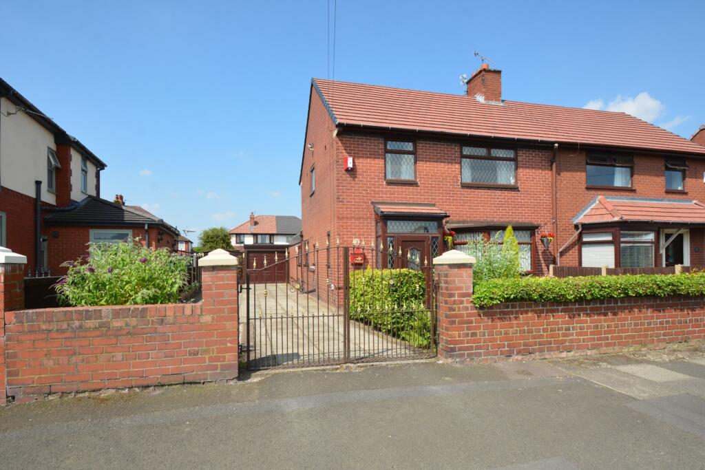 3 bedroom semidetached house for sale in Lumb Lane, Audenshaw, M34